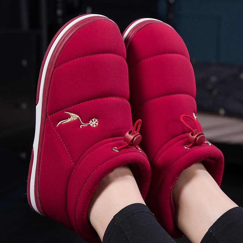 Chaussons bottes rouge pour femme avec une semelle en TPR